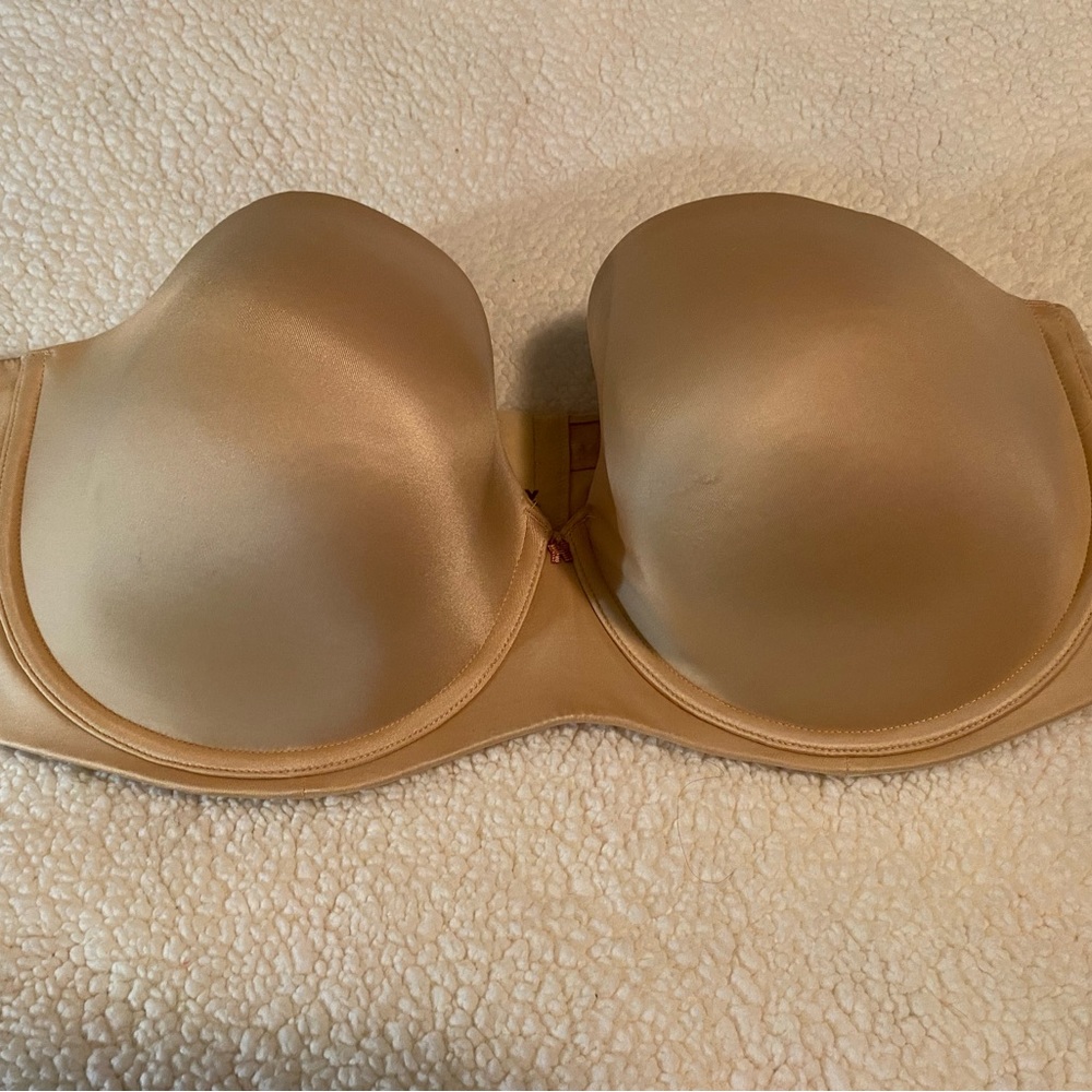 Salvage Cream Contoured Seamless Bra Size 44DD with underwire